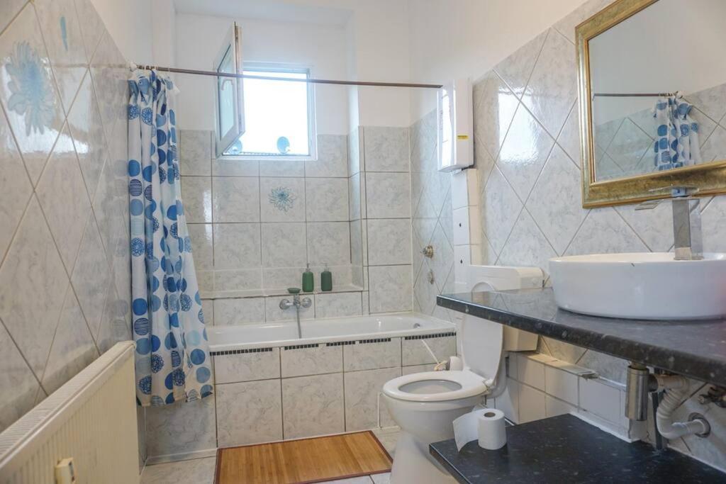 Apartment In Wuppertal - Charmante 3-Zimmer-Oase Mit Kamin Und Badewanne Exteriér fotografie